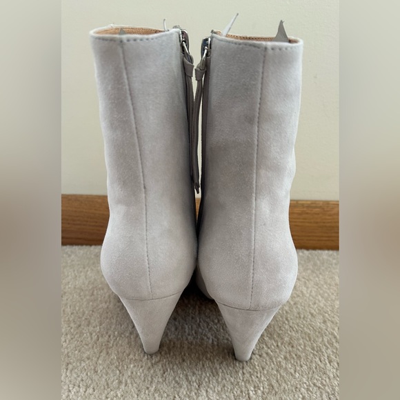 NIB Anthropologie Silent D Apage Cone Heel Booties in Light Grey Suede - Size 38 - Picture 6 of 15
